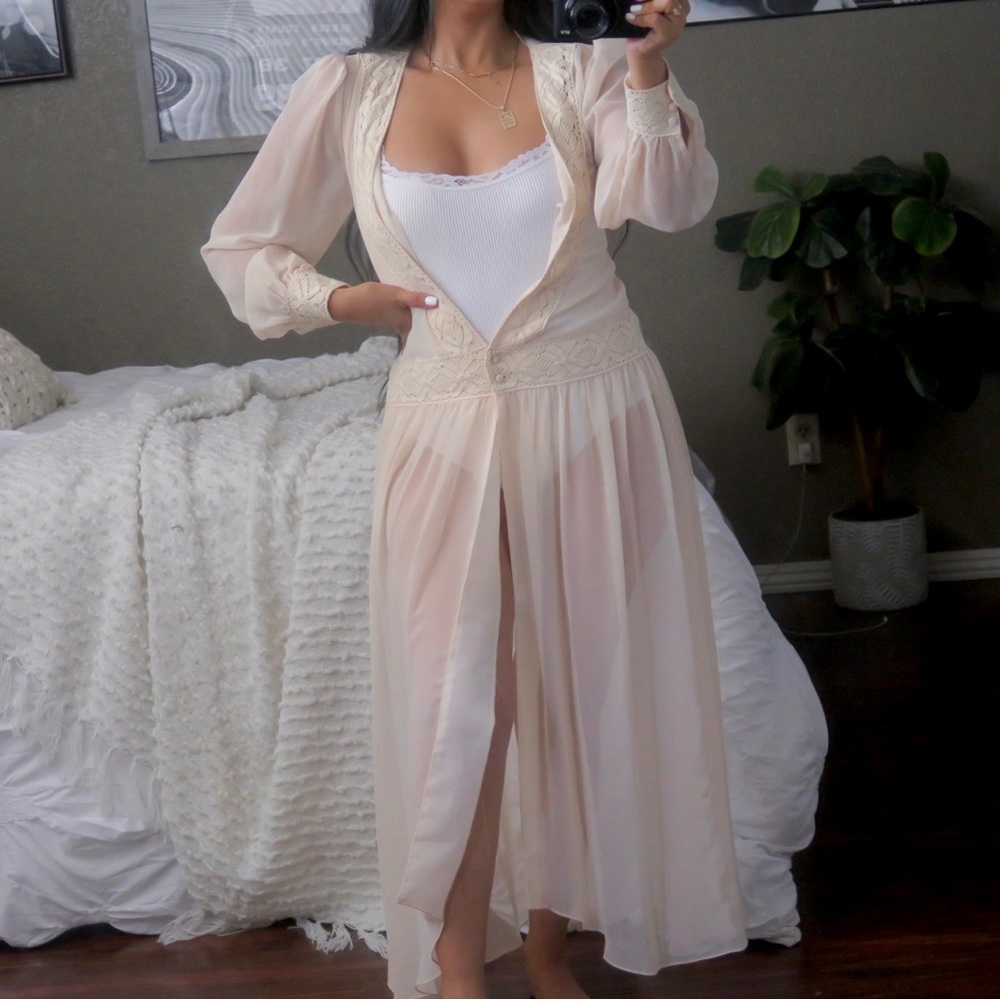ONE TEASPOON Lace Savanna Cream Kimono Cover Up - Picture 2 of 10